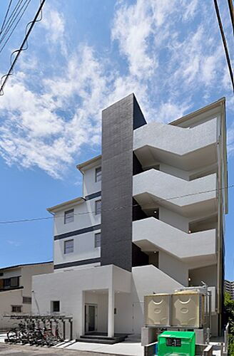 兵庫県西宮市津門住江町 築6年9ヶ月 5階建