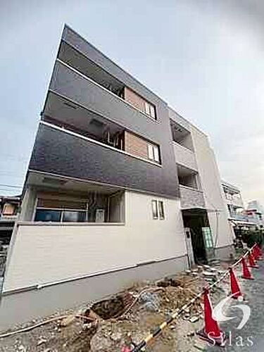 大阪府大東市灰塚２丁目 3階建 