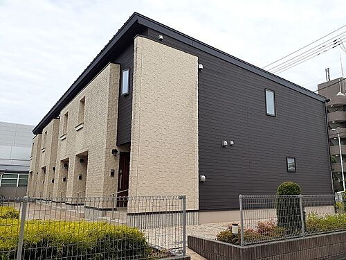 東京都稲城市東長沼 2階建