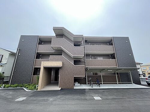 神奈川県伊勢原市桜台５丁目 3階建