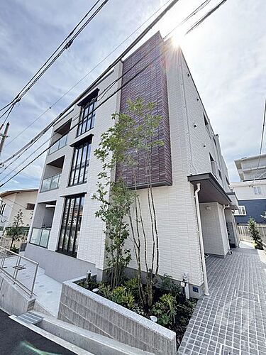 兵庫県神戸市垂水区旭が丘１丁目 3階建 