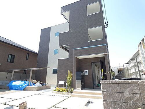 大阪府豊中市服部本町３丁目 3階建