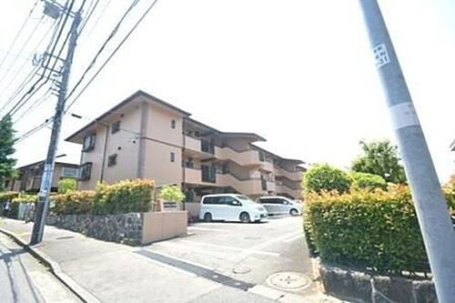 神奈川県横浜市青葉区市ケ尾町 3階建