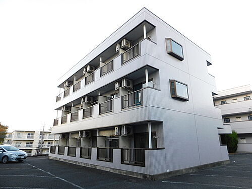 東京都八王子市小比企町 3階建 築32年5ヶ月