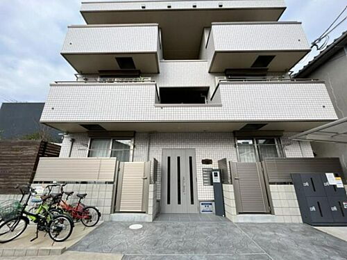 兵庫県尼崎市西長洲町２丁目 3階建