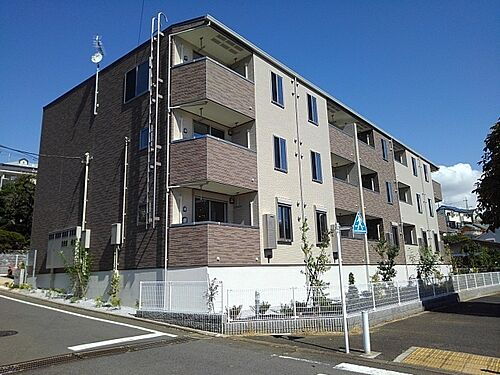 東京都町田市金井４丁目 3階建