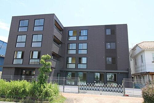 ブルジェオン駅南 4階建