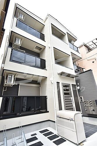 大阪府吹田市朝日町 築6年4ヶ月 3階建