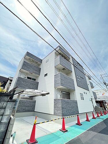 大阪府堺市西区浜寺石津町中２丁 築2年7ヶ月 3階建