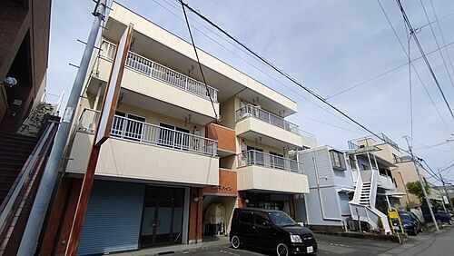 静岡県富士市加島町 3階建