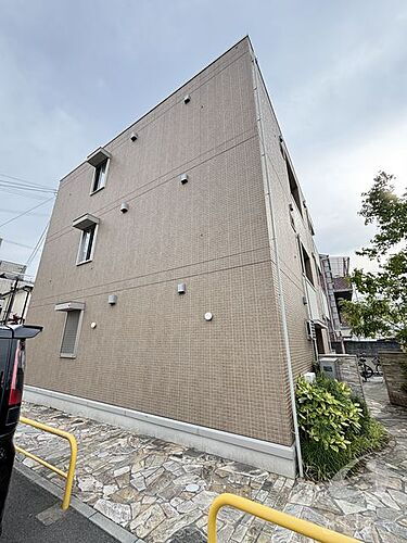 兵庫県西宮市高松町 3階建