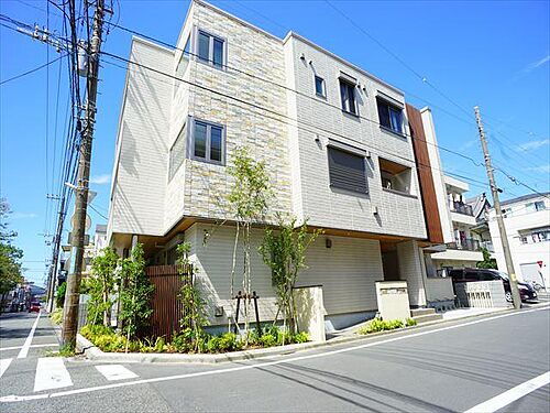 ボンヌブランシュ 3階建