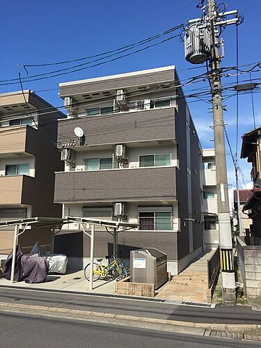 大阪府池田市呉服町 3階建