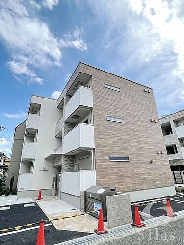 兵庫県宝塚市大成町 3階建