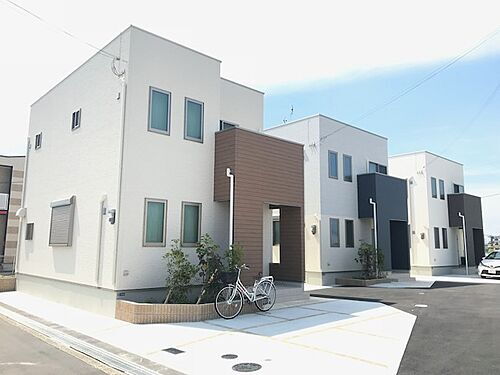 大阪府富田林市若松町４丁目 2階建