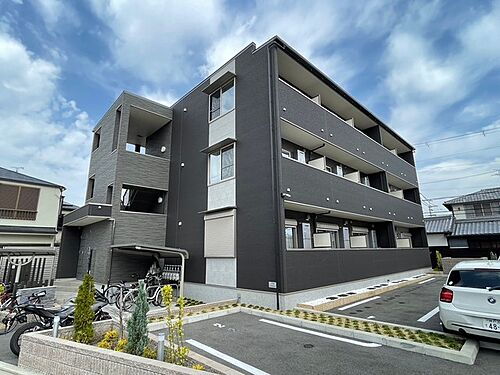 大阪府大阪狭山市半田２丁目 3階建