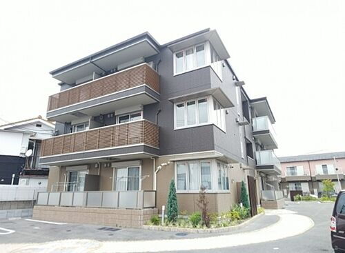 大阪府池田市神田１丁目 築9年10ヶ月 3階建