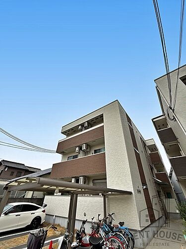 大阪府堺市西区鳳中町９丁 築8年3ヶ月 3階建