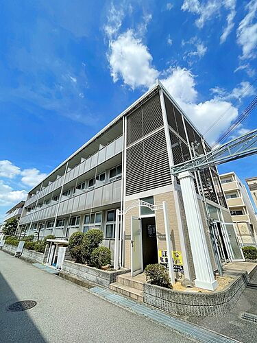 大阪府堺市西区鳳中町１０丁 3階建