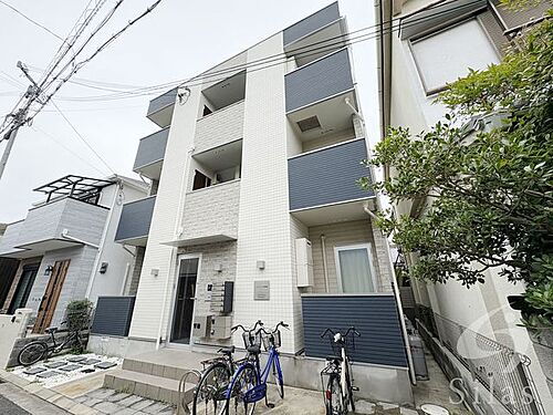 兵庫県西宮市鳴尾町２丁目 3階建