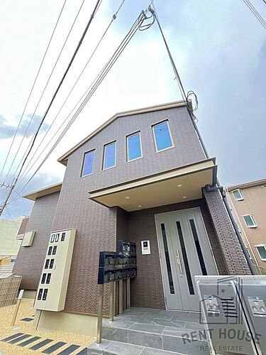 大阪府岸和田市小松里町 2階建