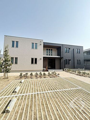 兵庫県芦屋市三条町 2階建 