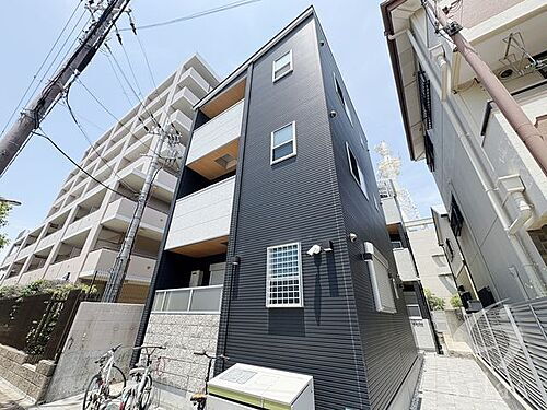 兵庫県西宮市笠屋町 3階建