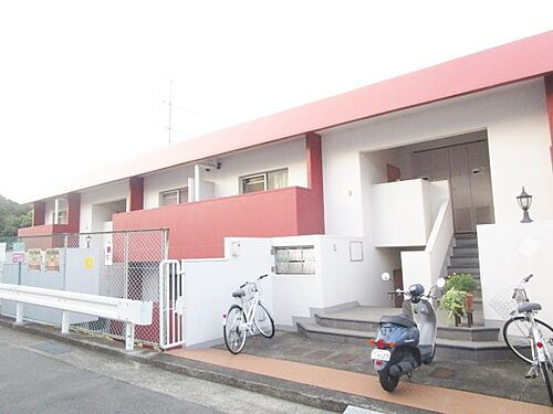 神奈川県厚木市戸室２丁目 3階建 築41年11ヶ月