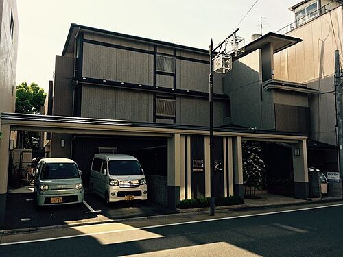 京都府京都市上京区大宮通寺之内上る前之町 3階建