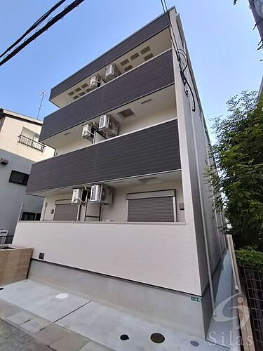 兵庫県西宮市小松南町３丁目 3階建