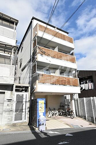 大阪府豊中市上新田２丁目 4階建