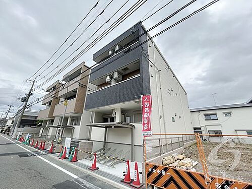 兵庫県尼崎市南武庫之荘７丁目 3階建