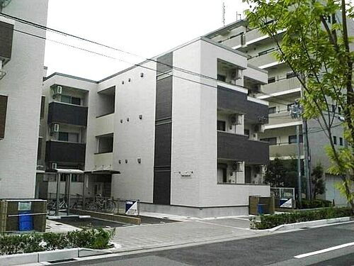 兵庫県西宮市青木町 3階建