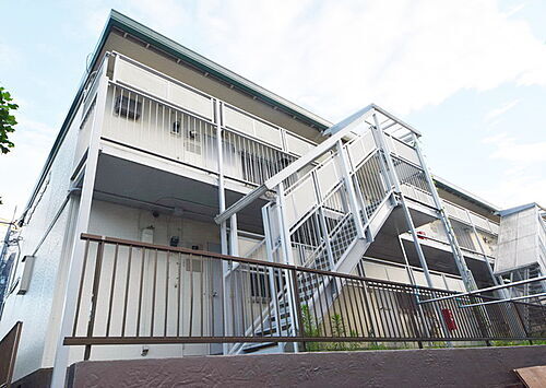 東京都多摩市諏訪１丁目 2階建