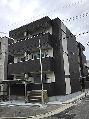 兵庫県尼崎市東園田町８丁目 3階建
