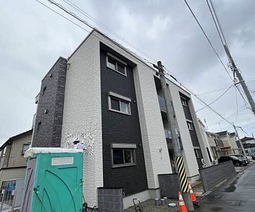 ベレオ鐙西 3階建
