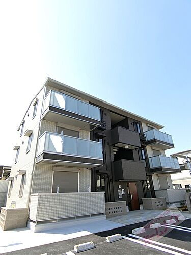 大阪府堺市東区日置荘北町 築7年9ヶ月 3階建