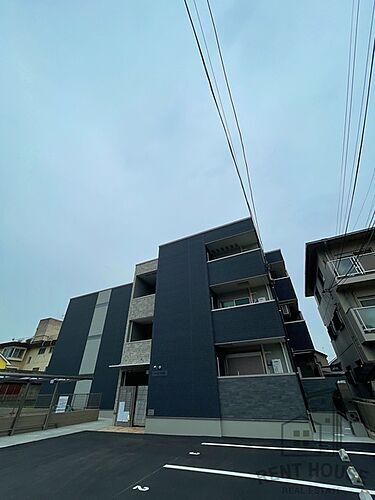 大阪府泉大津市千原町２丁目 3階建