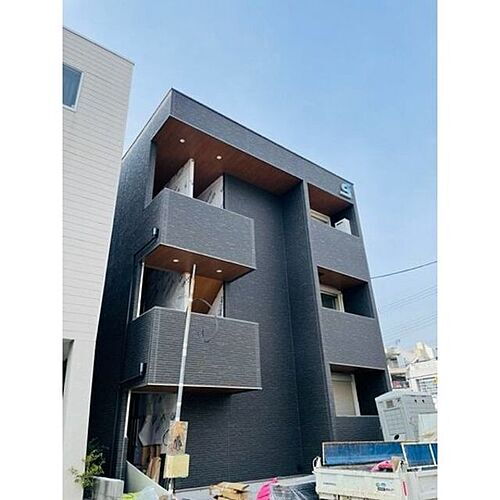 兵庫県西宮市池開町 3階建