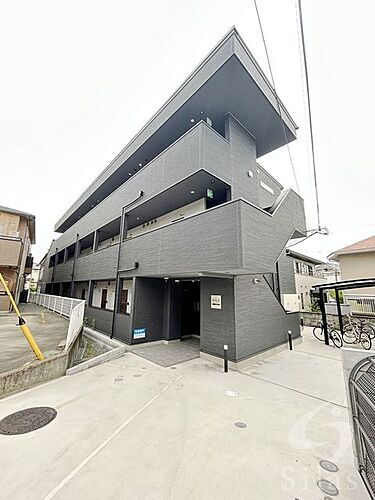 兵庫県西宮市神呪町 3階建