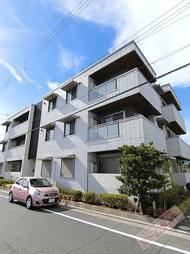 大阪府堺市西区鳳西町２丁 築10年9ヶ月 3階建