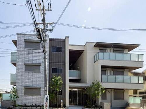 シャーメゾン　リーゾス 3階建