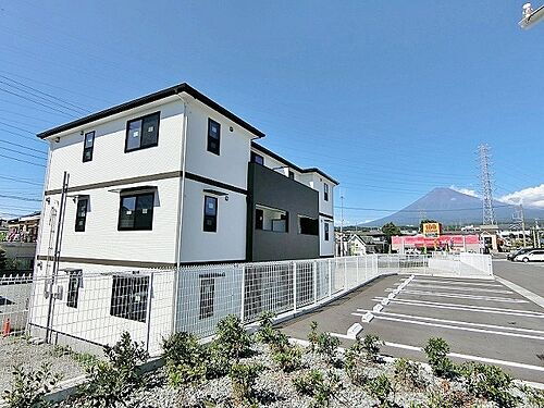 静岡県富士市今泉 3階建