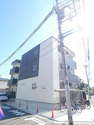 大阪府吹田市泉町３丁目 3階建