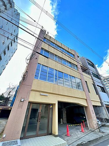 和歌山県和歌山市十二番丁 7階建