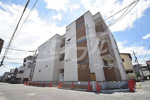 大阪府吹田市金田町 3階建
