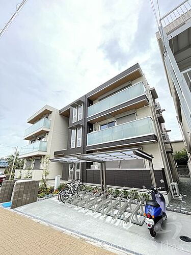 兵庫県西宮市里中町２丁目 3階建 築4年2ヶ月