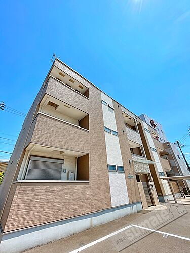 和歌山県和歌山市西高松１丁目 3階建