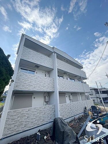 大阪府大東市北条６丁目 3階建 