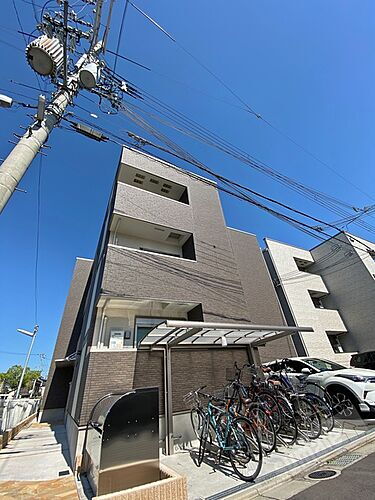和歌山県和歌山市黒田 3階建